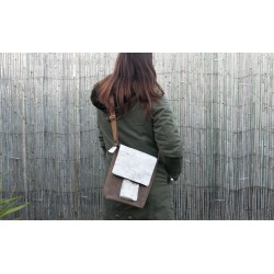 bolso mapa marron pequeño